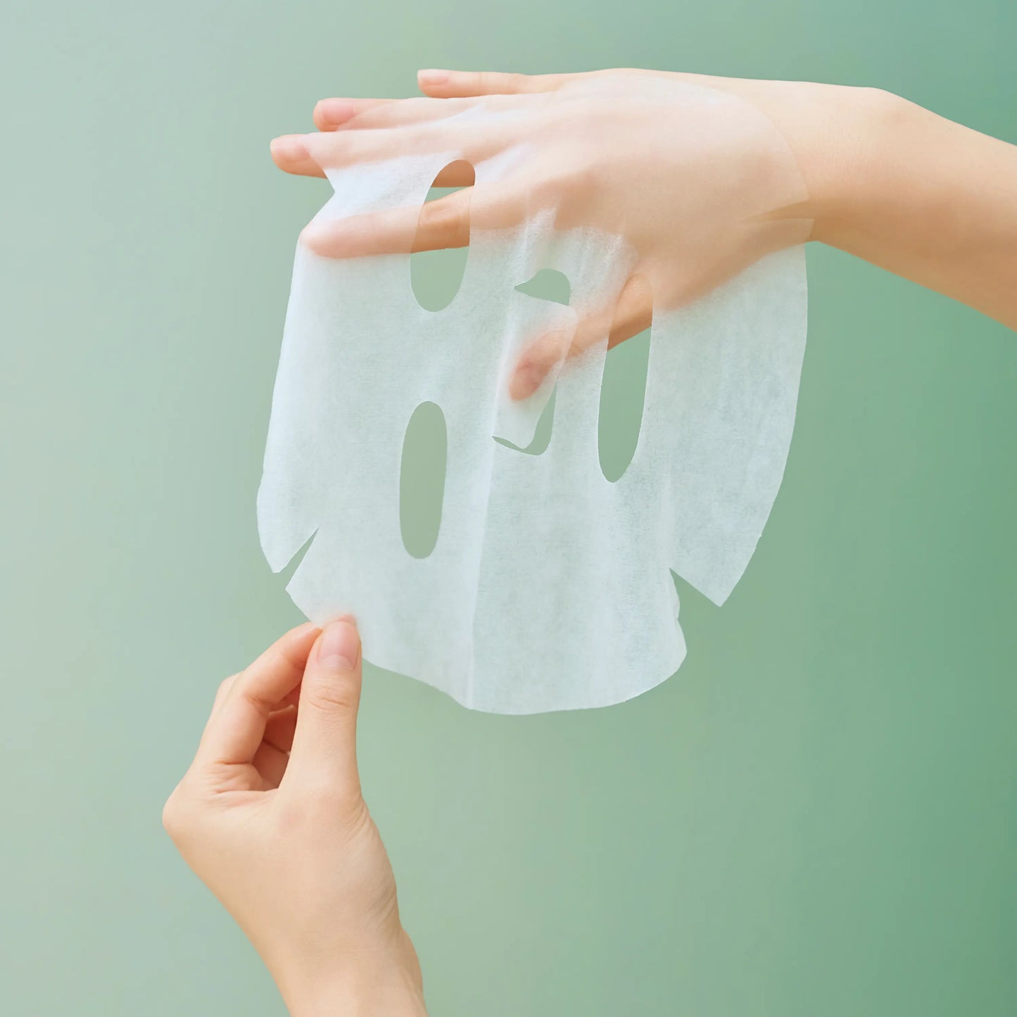 SKIN1004 Tea-Trica Relaxing Mask essence texture close-up showing lightweight soothing formula