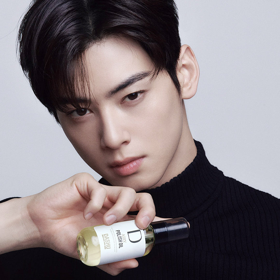 Dashu Pro Airy Polish Hair Oil held in hand by model