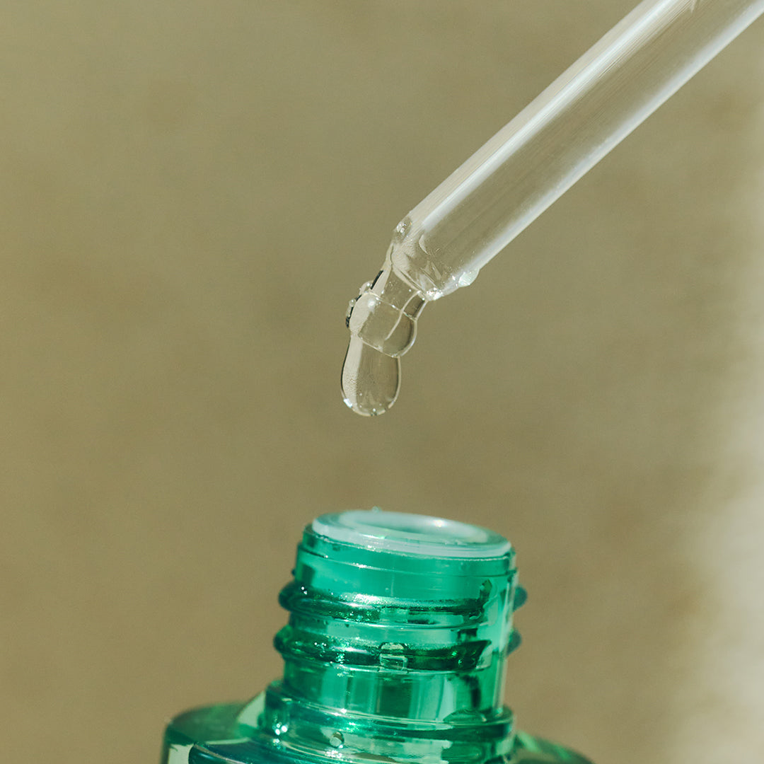 SKIN1004 Madagascar Centella Tea-Trica Relief Ampoule dropper close-up